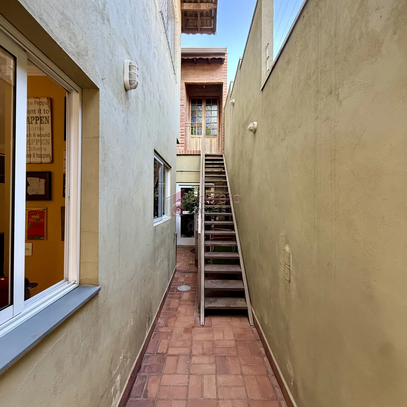 CASA COM 4 SÚITES À VENDA NA REGIÃO CENTRAL DE JUNDIAÍ/SP