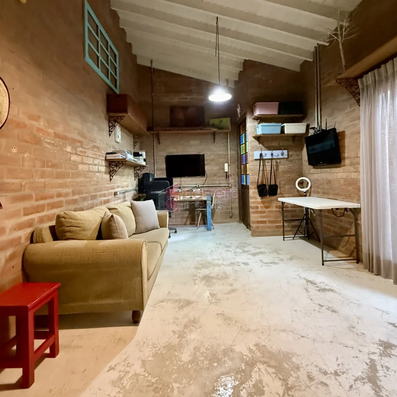 CASA COM 4 SÚITES À VENDA NA REGIÃO CENTRAL DE JUNDIAÍ/SP