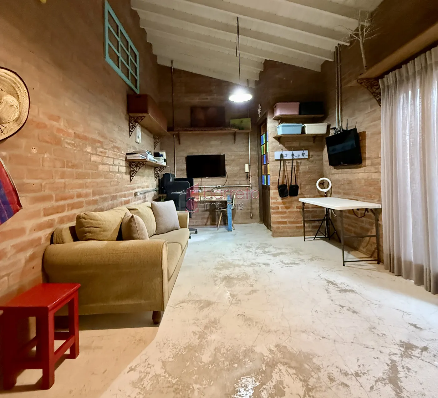 CASA COM 4 SÚITES À VENDA NA REGIÃO CENTRAL DE JUNDIAÍ/SP