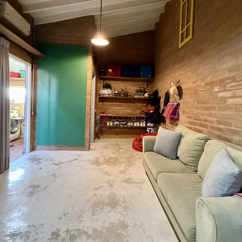 CASA COM 4 SÚITES À VENDA NA REGIÃO CENTRAL DE JUNDIAÍ/SP