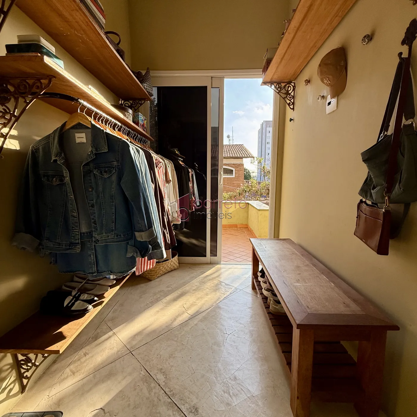 CASA COM 4 SÚITES À VENDA NA REGIÃO CENTRAL DE JUNDIAÍ/SP