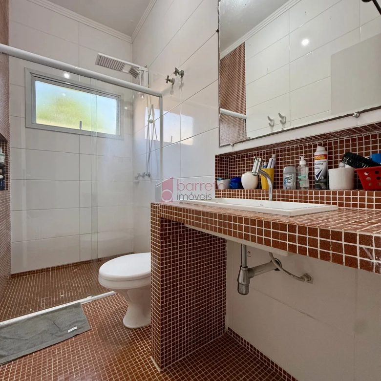 CASA COM 4 SÚITES À VENDA NA REGIÃO CENTRAL DE JUNDIAÍ/SP