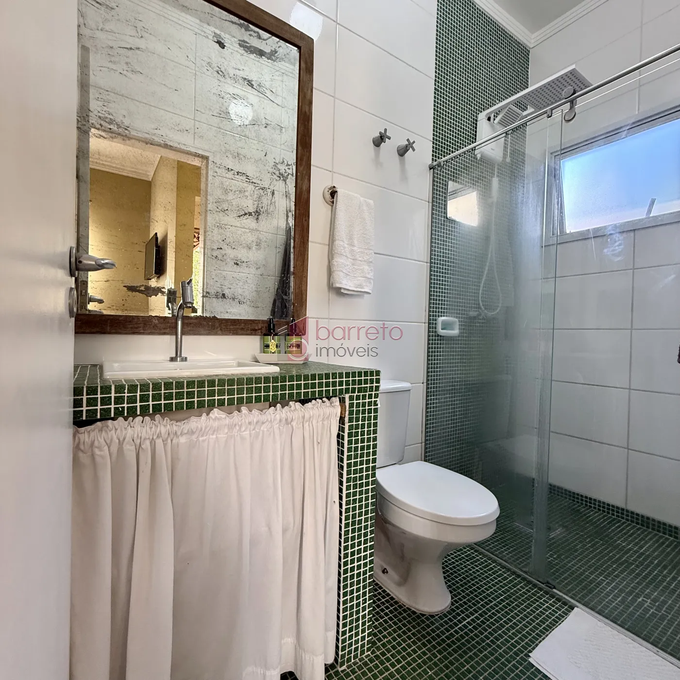 CASA COM 4 SÚITES À VENDA NA REGIÃO CENTRAL DE JUNDIAÍ/SP