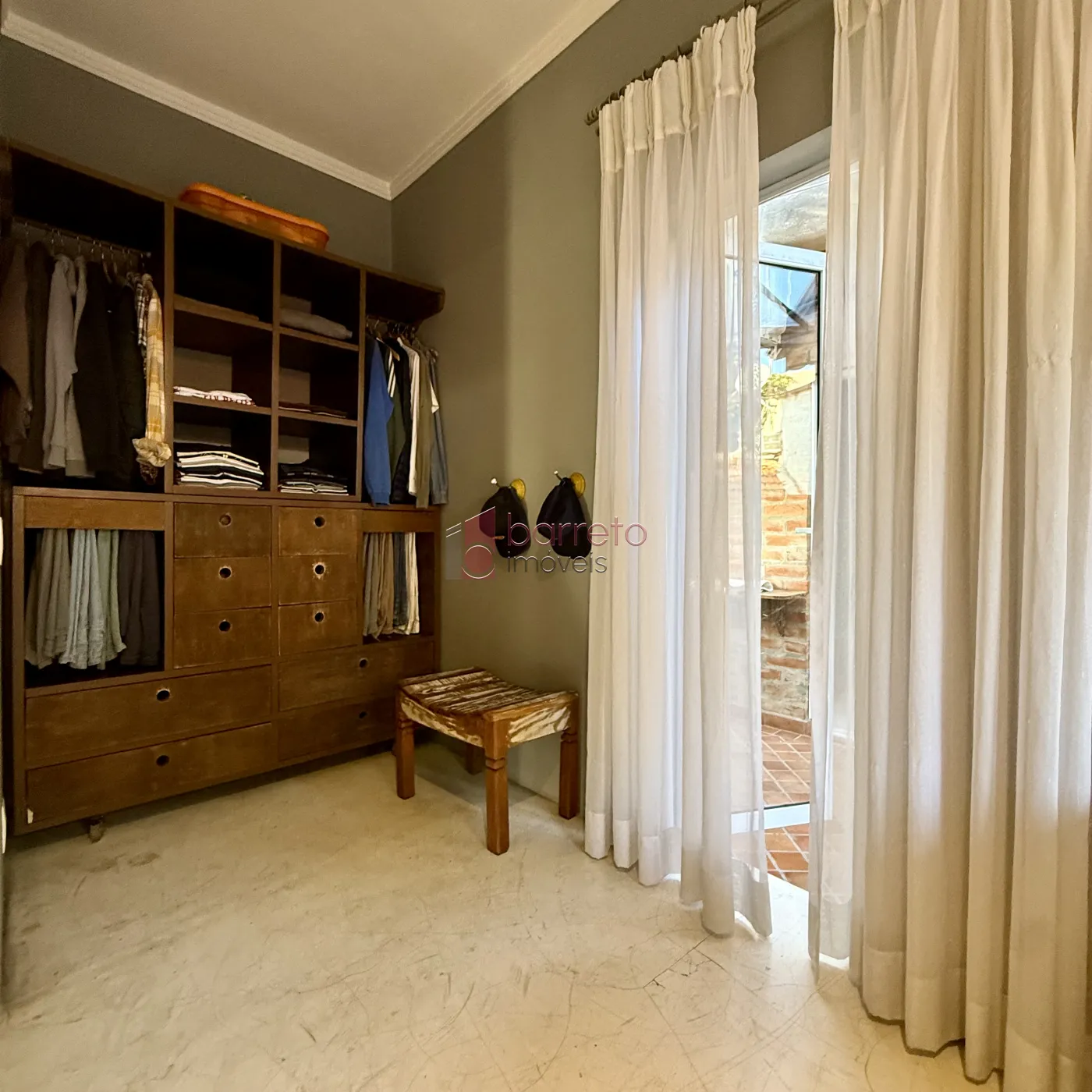 CASA COM 4 SÚITES À VENDA NA REGIÃO CENTRAL DE JUNDIAÍ/SP