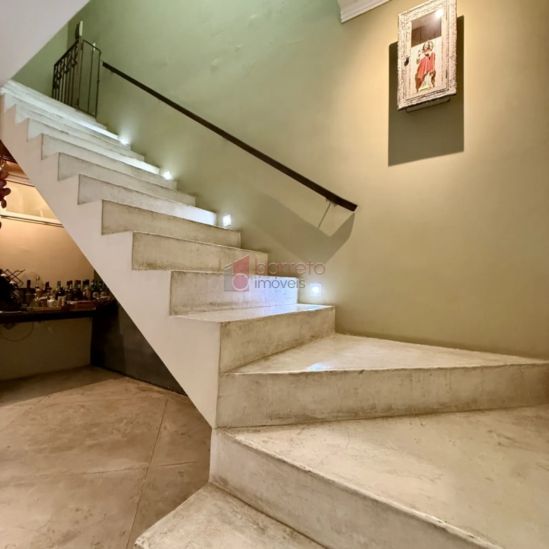 CASA COM 4 SÚITES À VENDA NA REGIÃO CENTRAL DE JUNDIAÍ/SP