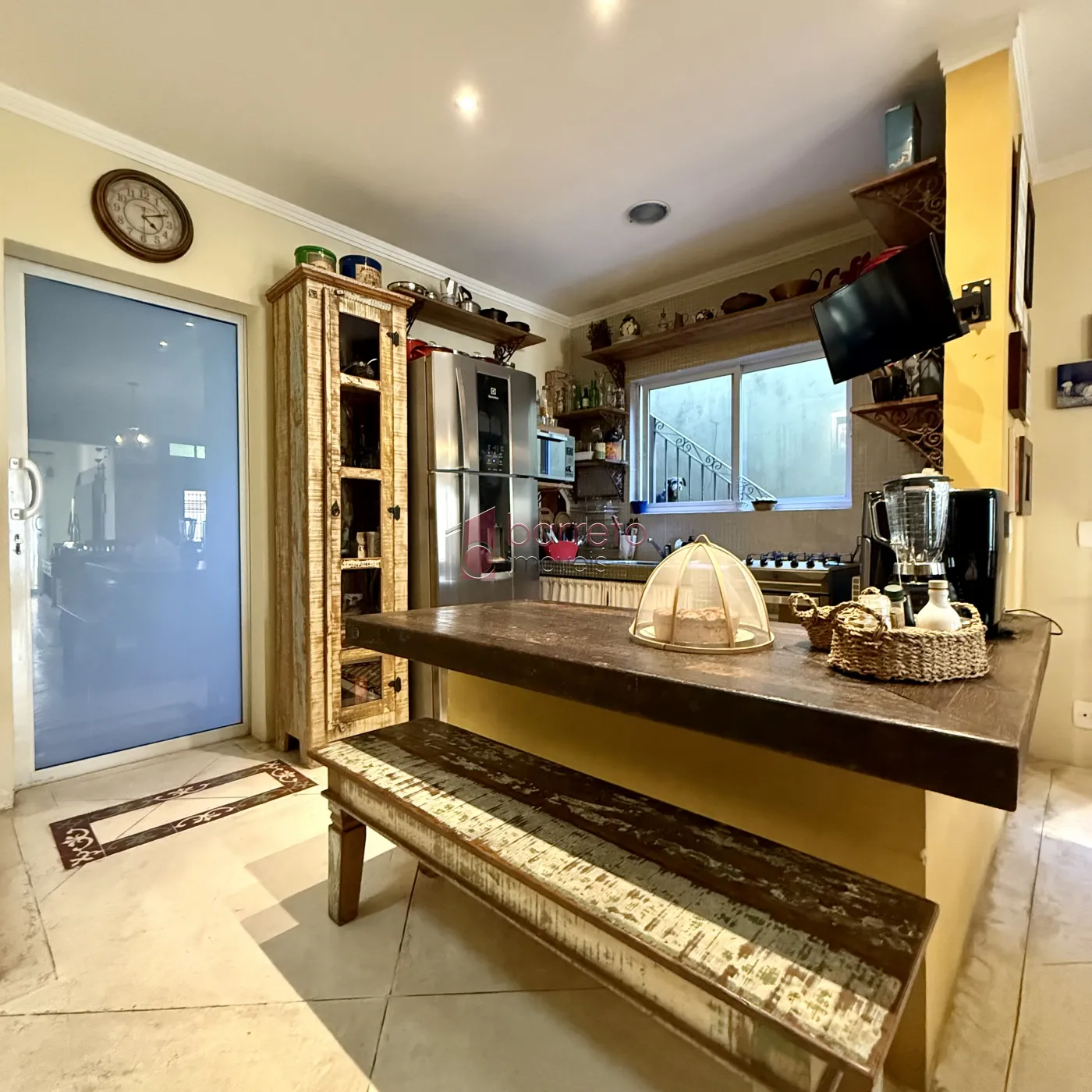 CASA COM 4 SÚITES À VENDA NA REGIÃO CENTRAL DE JUNDIAÍ/SP