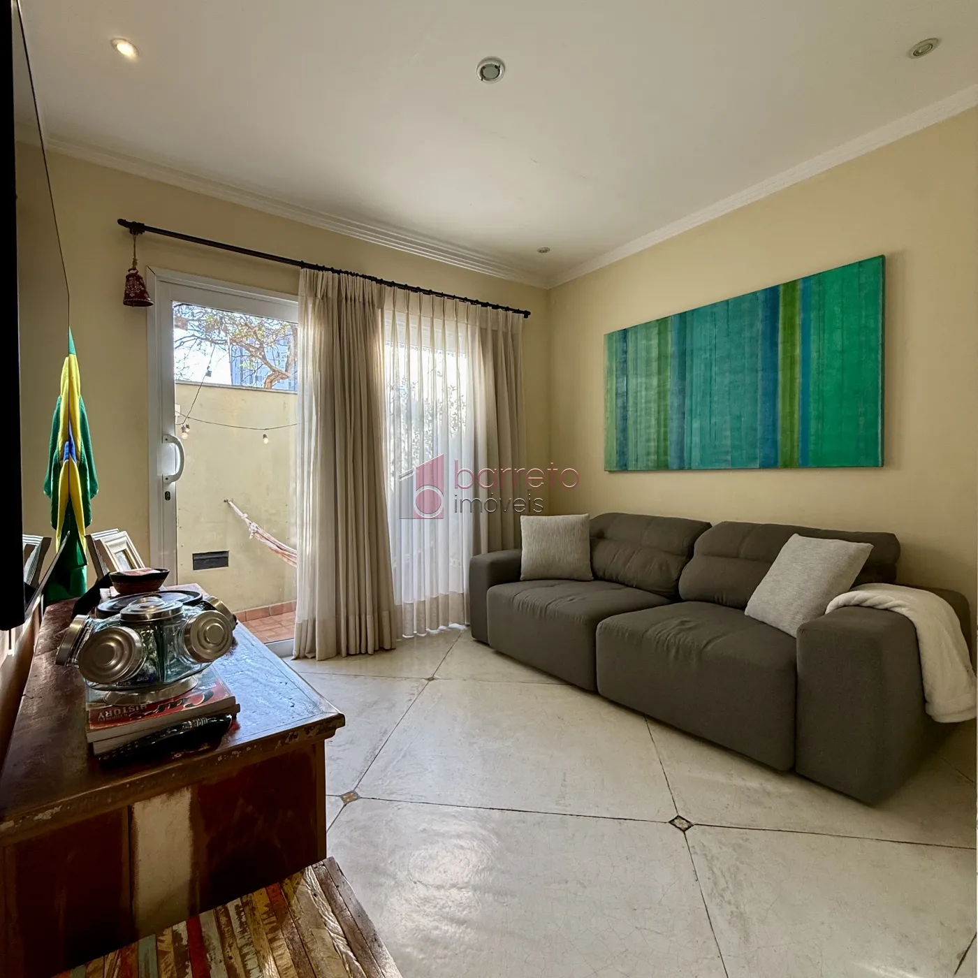 CASA COM 4 SÚITES À VENDA NA REGIÃO CENTRAL DE JUNDIAÍ/SP