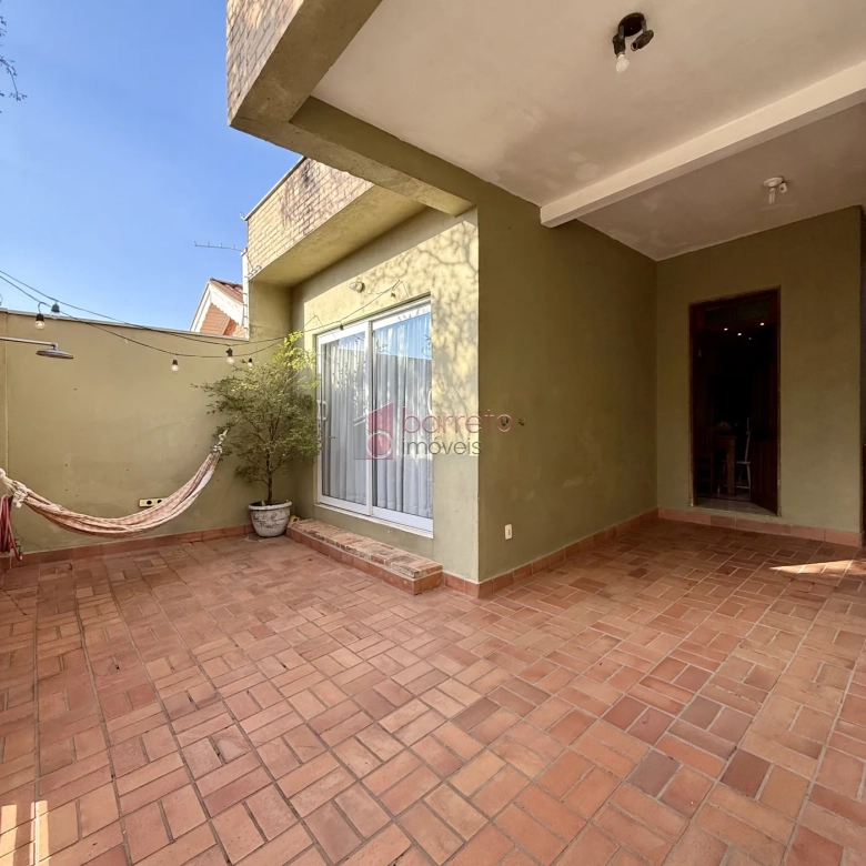 CASA COM 4 SÚITES À VENDA NA REGIÃO CENTRAL DE JUNDIAÍ/SP