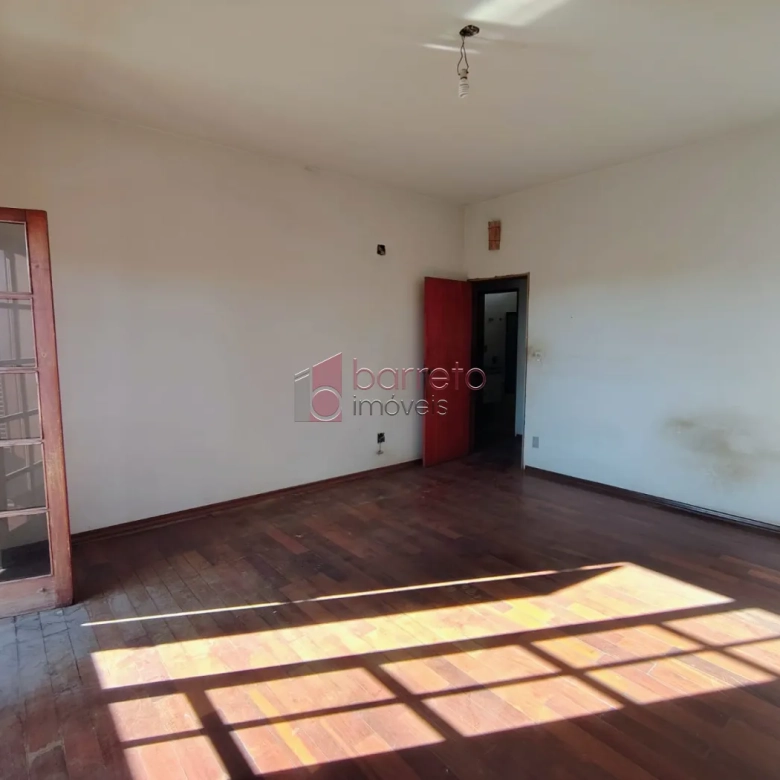 SOBRADO COM 05 DORMITÓRIOS À VENDA NO JARDIM SAMAMBAIA – JUNDIAÍ/SP