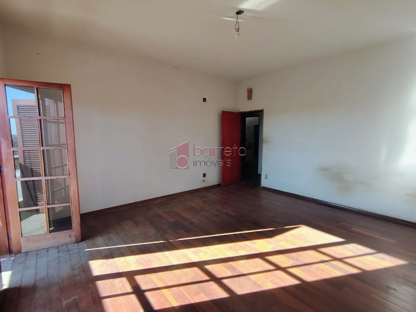 SOBRADO COM 05 DORMITÓRIOS À VENDA NO JARDIM SAMAMBAIA – JUNDIAÍ/SP