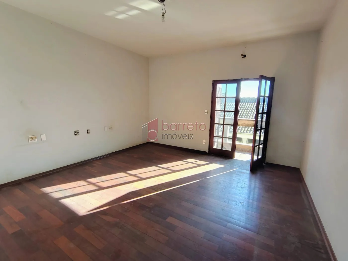 SOBRADO COM 05 DORMITÓRIOS À VENDA NO JARDIM SAMAMBAIA – JUNDIAÍ/SP