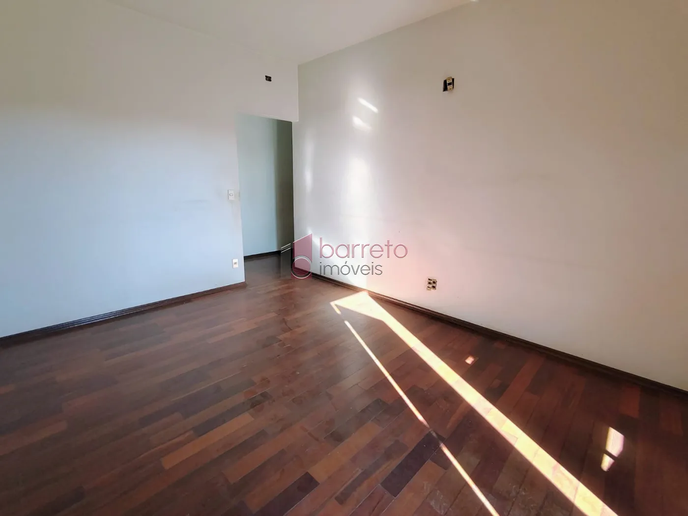 SOBRADO COM 05 DORMITÓRIOS À VENDA NO JARDIM SAMAMBAIA – JUNDIAÍ/SP