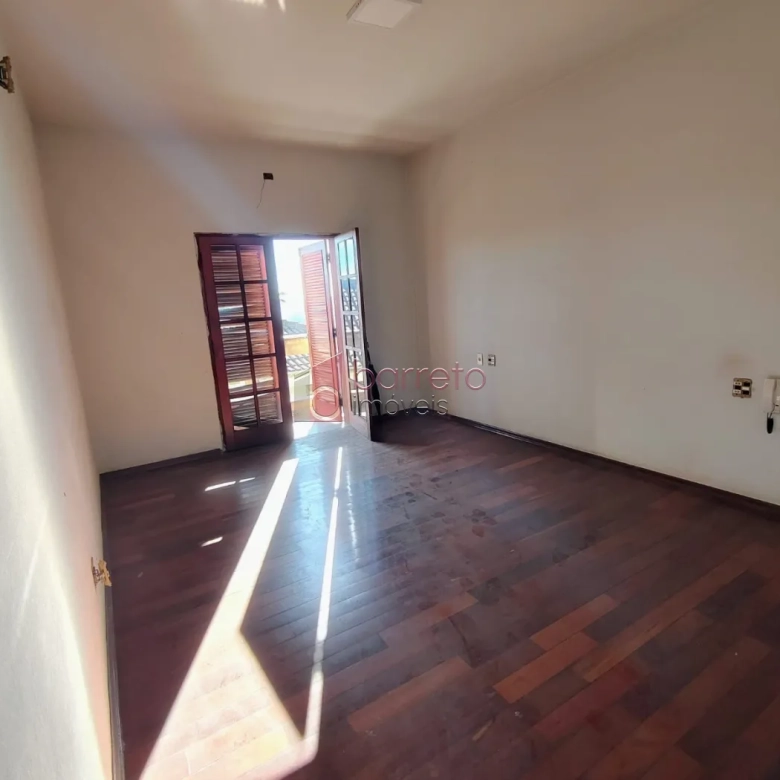 SOBRADO COM 05 DORMITÓRIOS À VENDA NO JARDIM SAMAMBAIA – JUNDIAÍ/SP