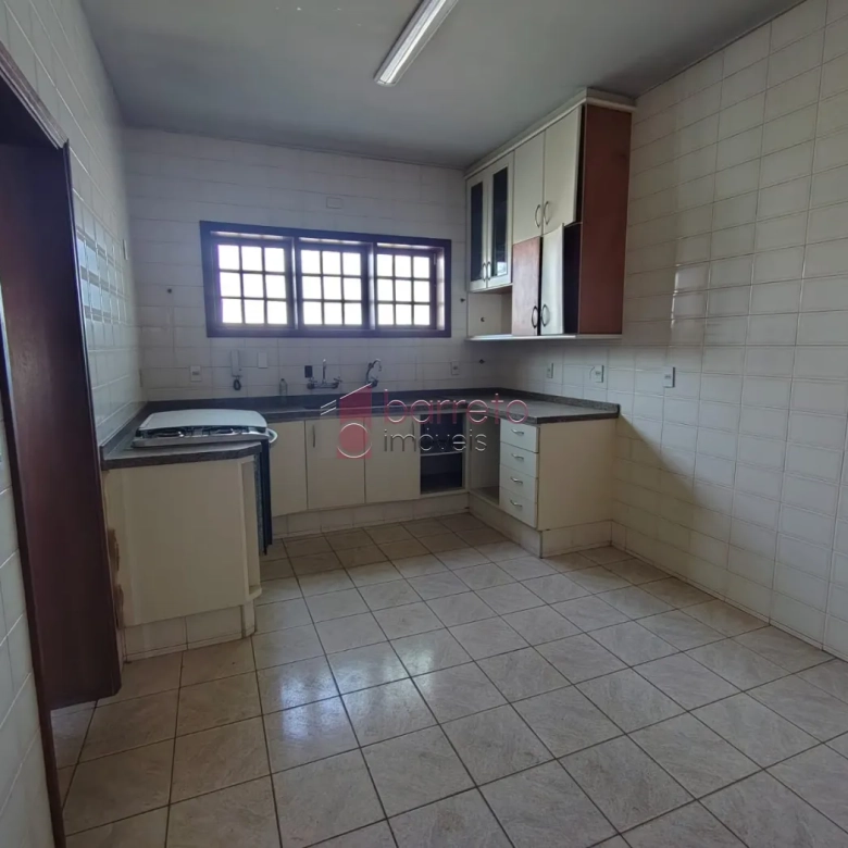 SOBRADO COM 05 DORMITÓRIOS À VENDA NO JARDIM SAMAMBAIA – JUNDIAÍ/SP