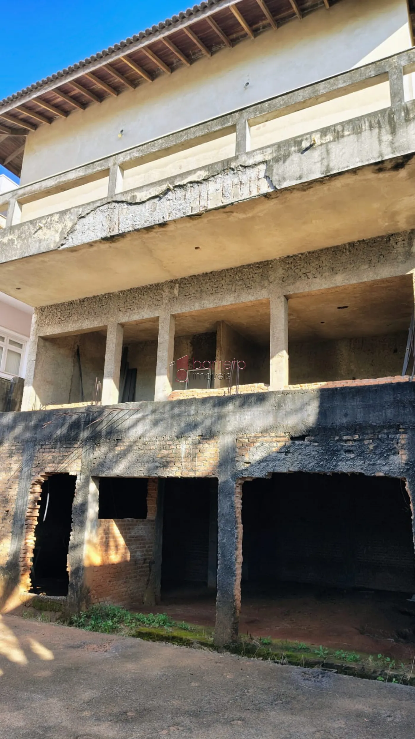 SOBRADO COM 05 DORMITÓRIOS À VENDA NO JARDIM SAMAMBAIA – JUNDIAÍ/SP
