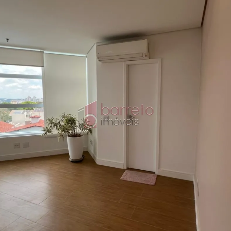 SALA COMERCIAL MOBILIADA PARA LOCAÇÃO NO CONDOMÍNIO GOLDEN OFFICE – JUNDIAÍ/SP