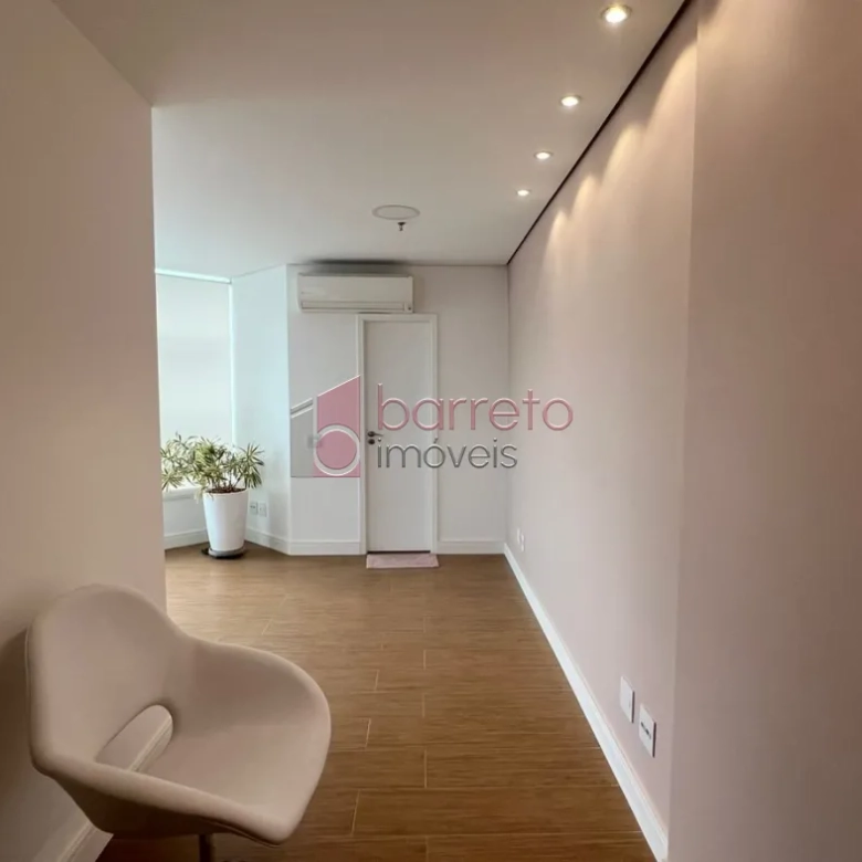 SALA COMERCIAL MOBILIADA PARA LOCAÇÃO NO CONDOMÍNIO GOLDEN OFFICE – JUNDIAÍ/SP