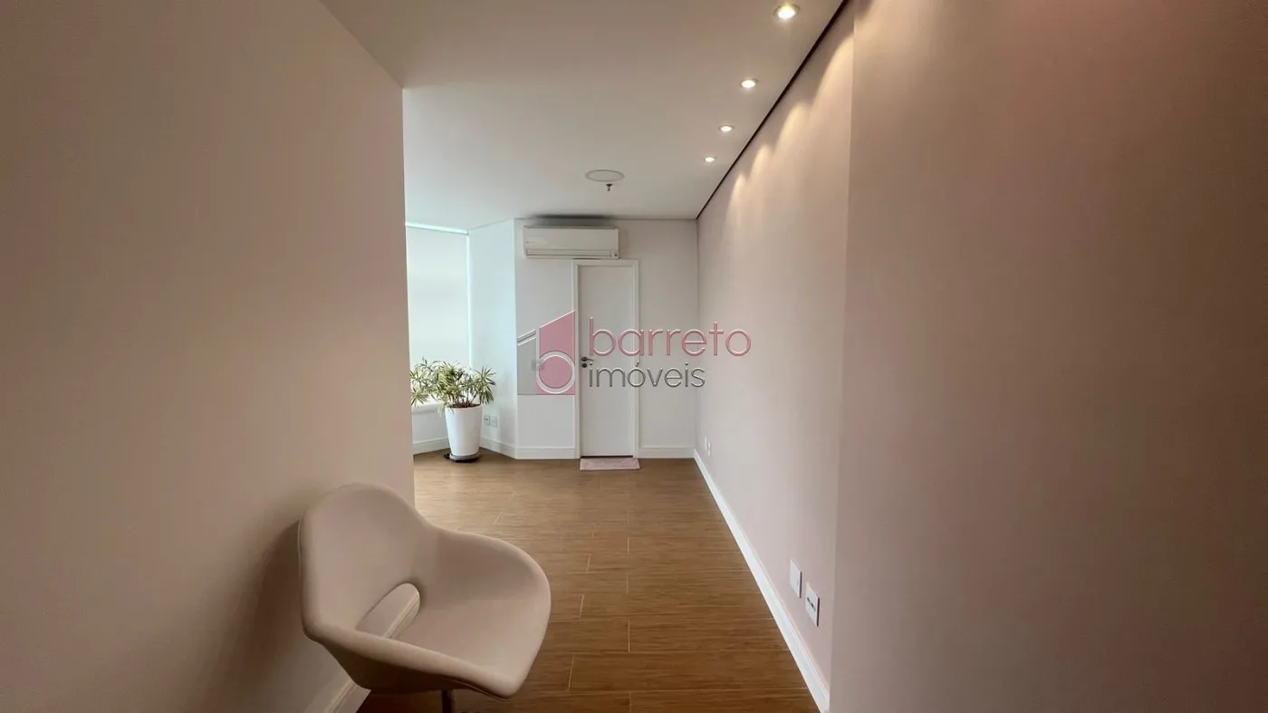 SALA COMERCIAL MOBILIADA PARA LOCAÇÃO NO CONDOMÍNIO GOLDEN OFFICE – JUNDIAÍ/SP