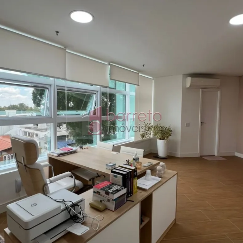 SALA COMERCIAL MOBILIADA PARA LOCAÇÃO NO CONDOMÍNIO GOLDEN OFFICE – JUNDIAÍ/SP