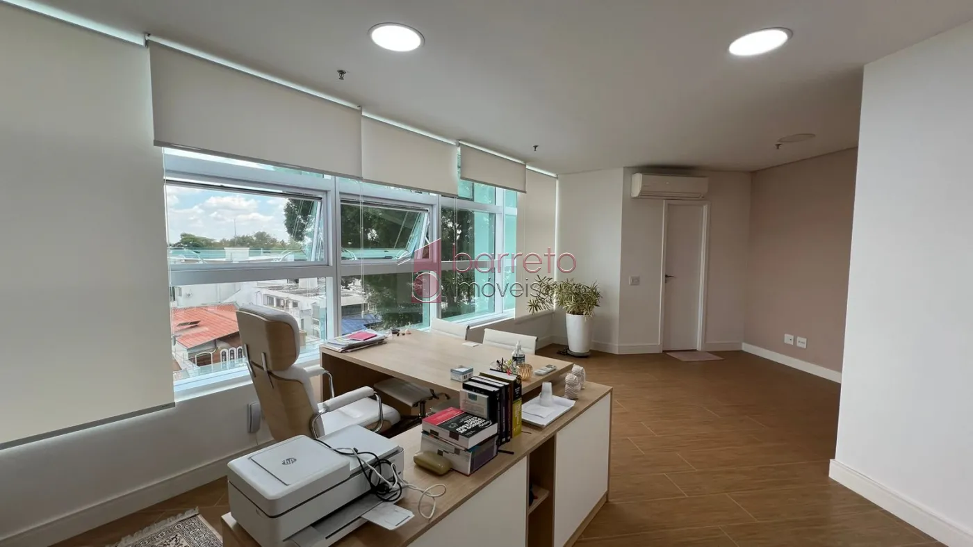 SALA COMERCIAL MOBILIADA PARA LOCAÇÃO NO CONDOMÍNIO GOLDEN OFFICE – JUNDIAÍ/SP