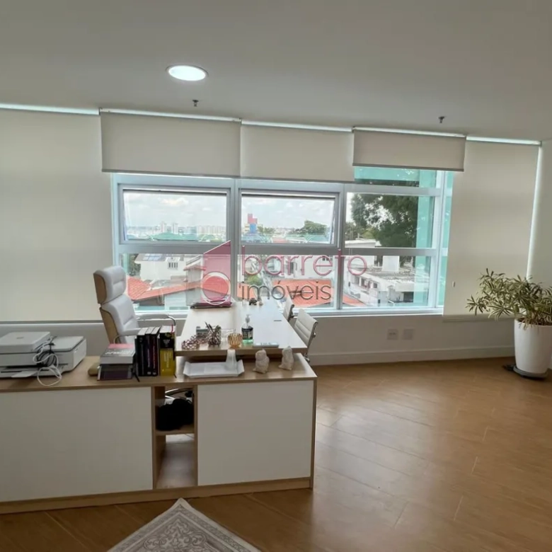 SALA COMERCIAL MOBILIADA PARA LOCAÇÃO NO CONDOMÍNIO GOLDEN OFFICE – JUNDIAÍ/SP