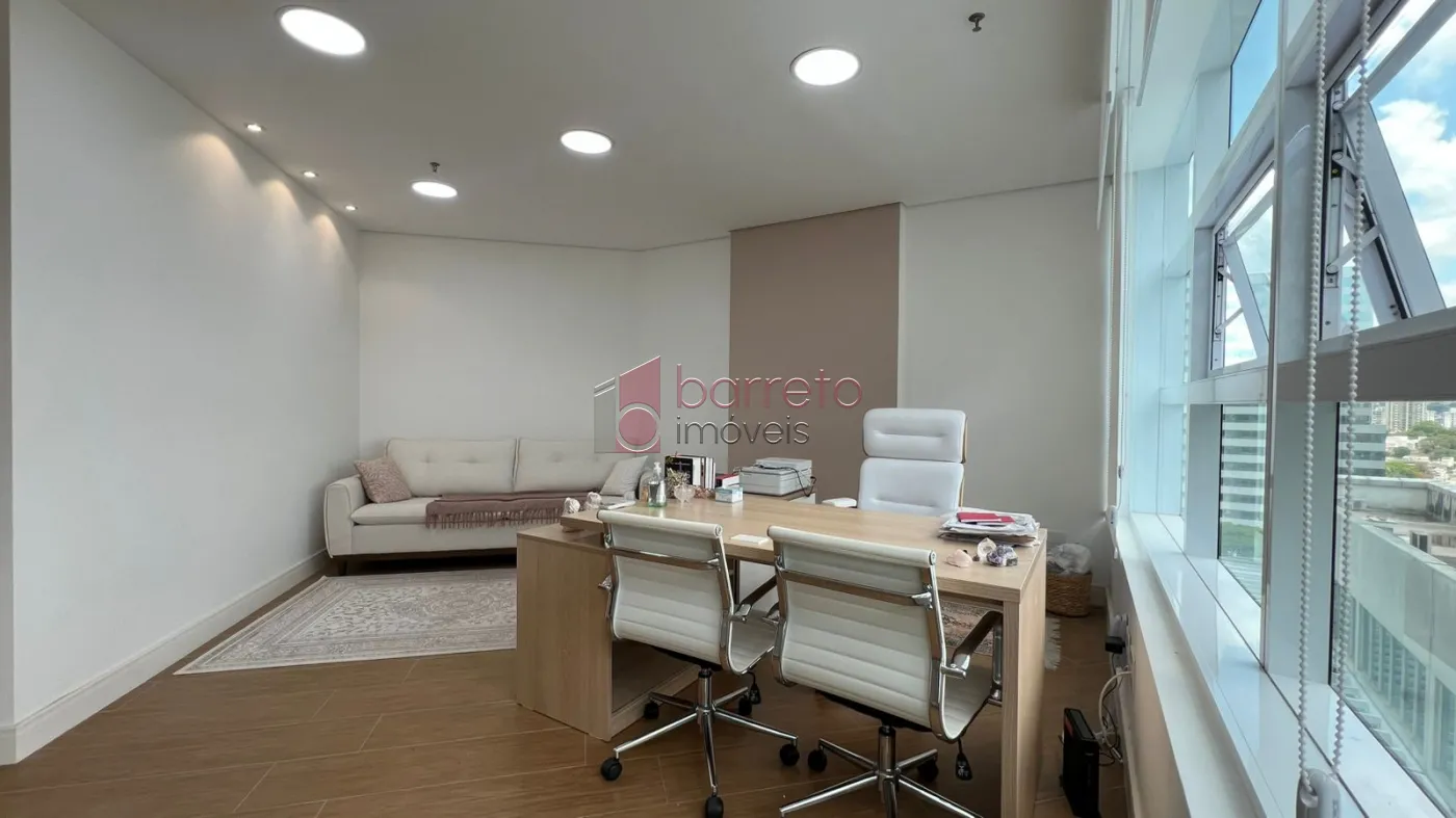 SALA COMERCIAL MOBILIADA PARA LOCAÇÃO NO CONDOMÍNIO GOLDEN OFFICE – JUNDIAÍ/SP