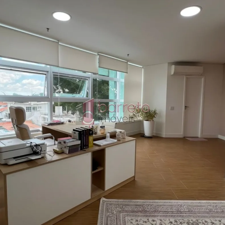 SALA COMERCIAL MOBILIADA PARA LOCAÇÃO NO CONDOMÍNIO GOLDEN OFFICE – JUNDIAÍ/SP