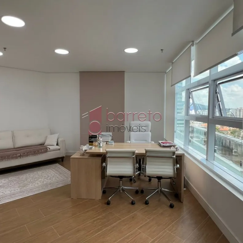 SALA COMERCIAL MOBILIADA PARA LOCAÇÃO NO CONDOMÍNIO GOLDEN OFFICE – JUNDIAÍ/SP