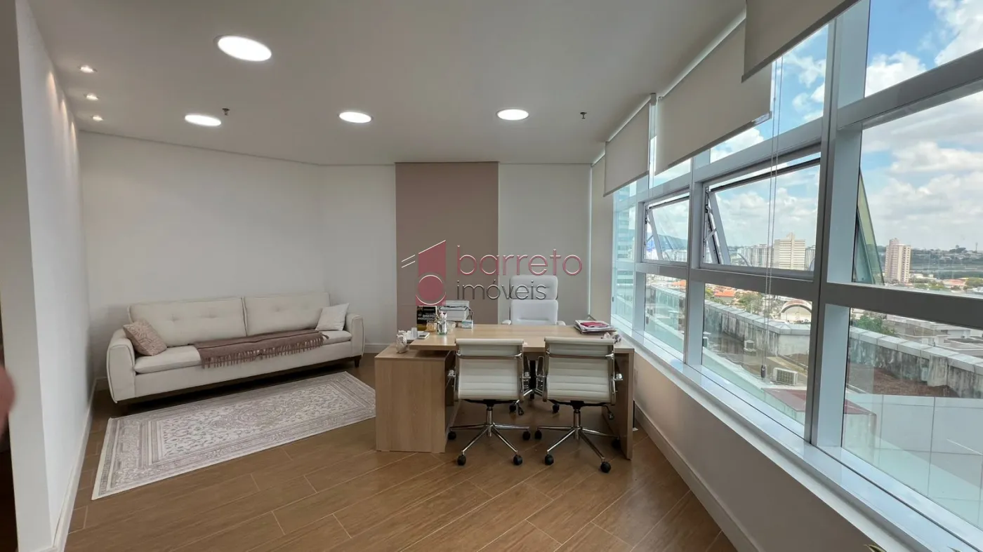 SALA COMERCIAL MOBILIADA PARA LOCAÇÃO NO CONDOMÍNIO GOLDEN OFFICE – JUNDIAÍ/SP