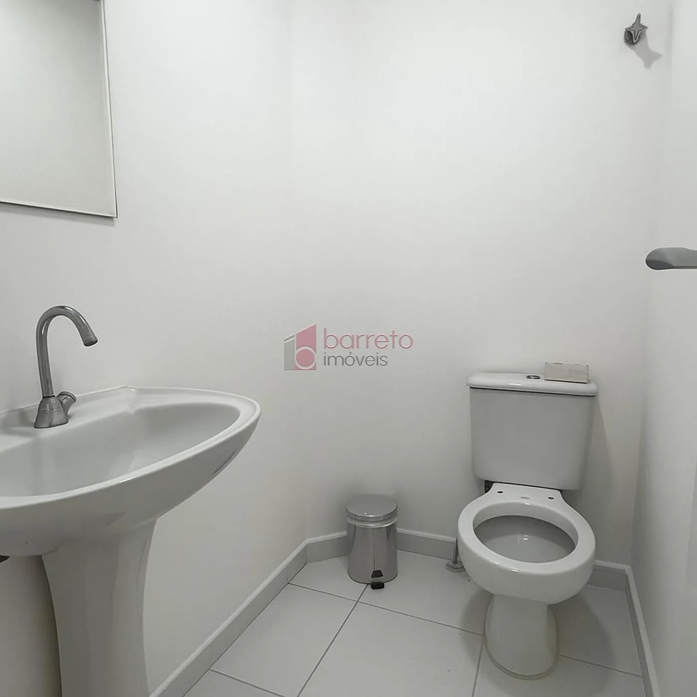SALA COMERCIAL MOBILIADA PARA LOCAÇÃO NO CONDOMÍNIO GOLDEN OFFICE – JUNDIAÍ/SP
