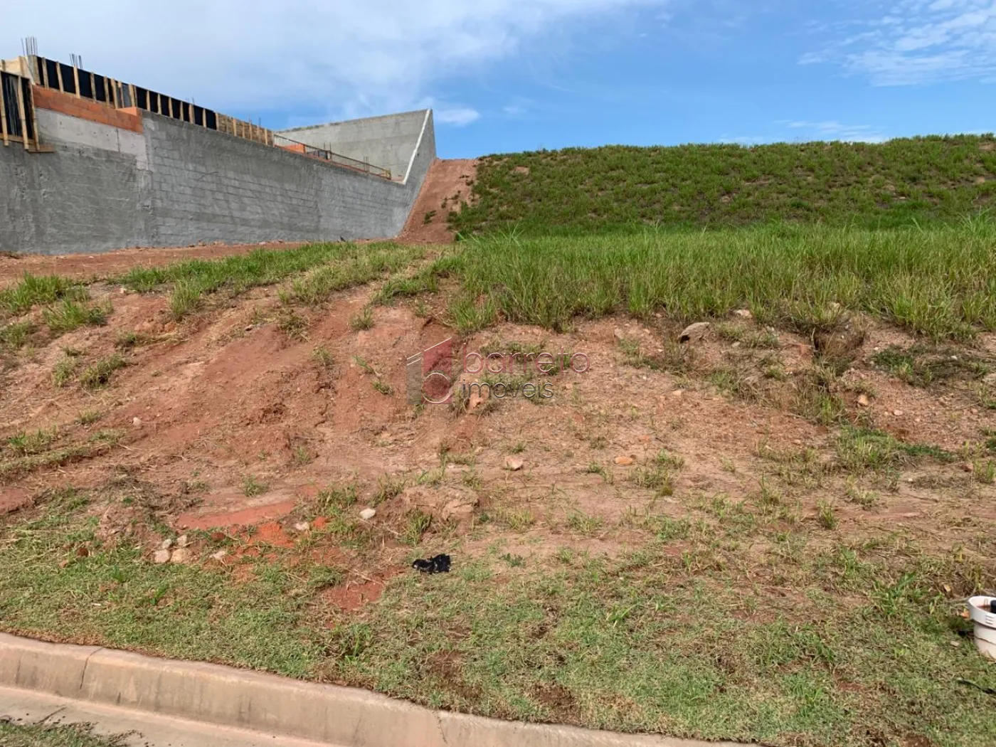 TERRENO À VENDA NO CONDOMÍNIO PORTAL DOS LAGOS EM JUNDIAÍ/SP