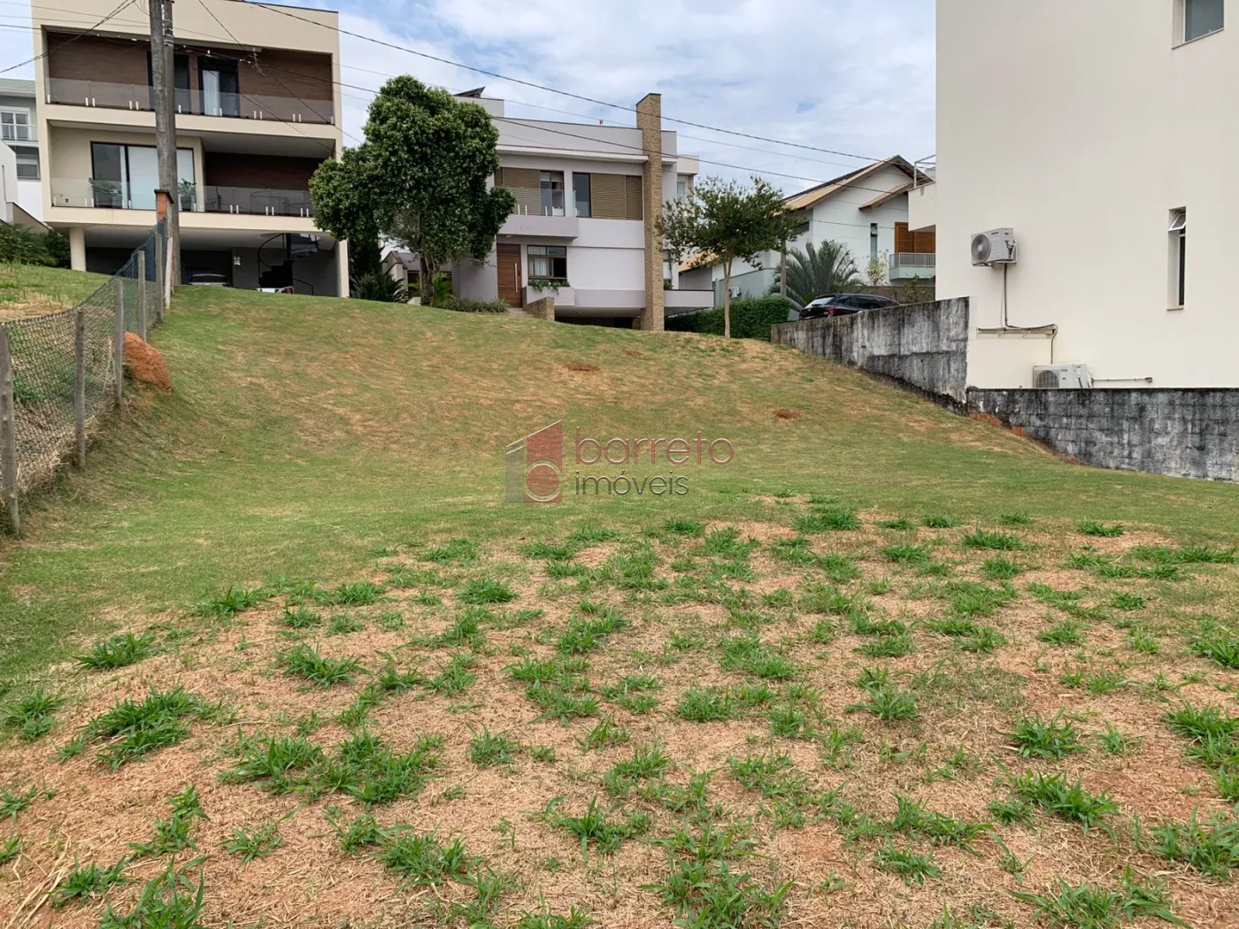 TERRENO À VENDA NO CONDOMÍNIO QUINTAS DO LAGO EM JUNDIAÍ/SP