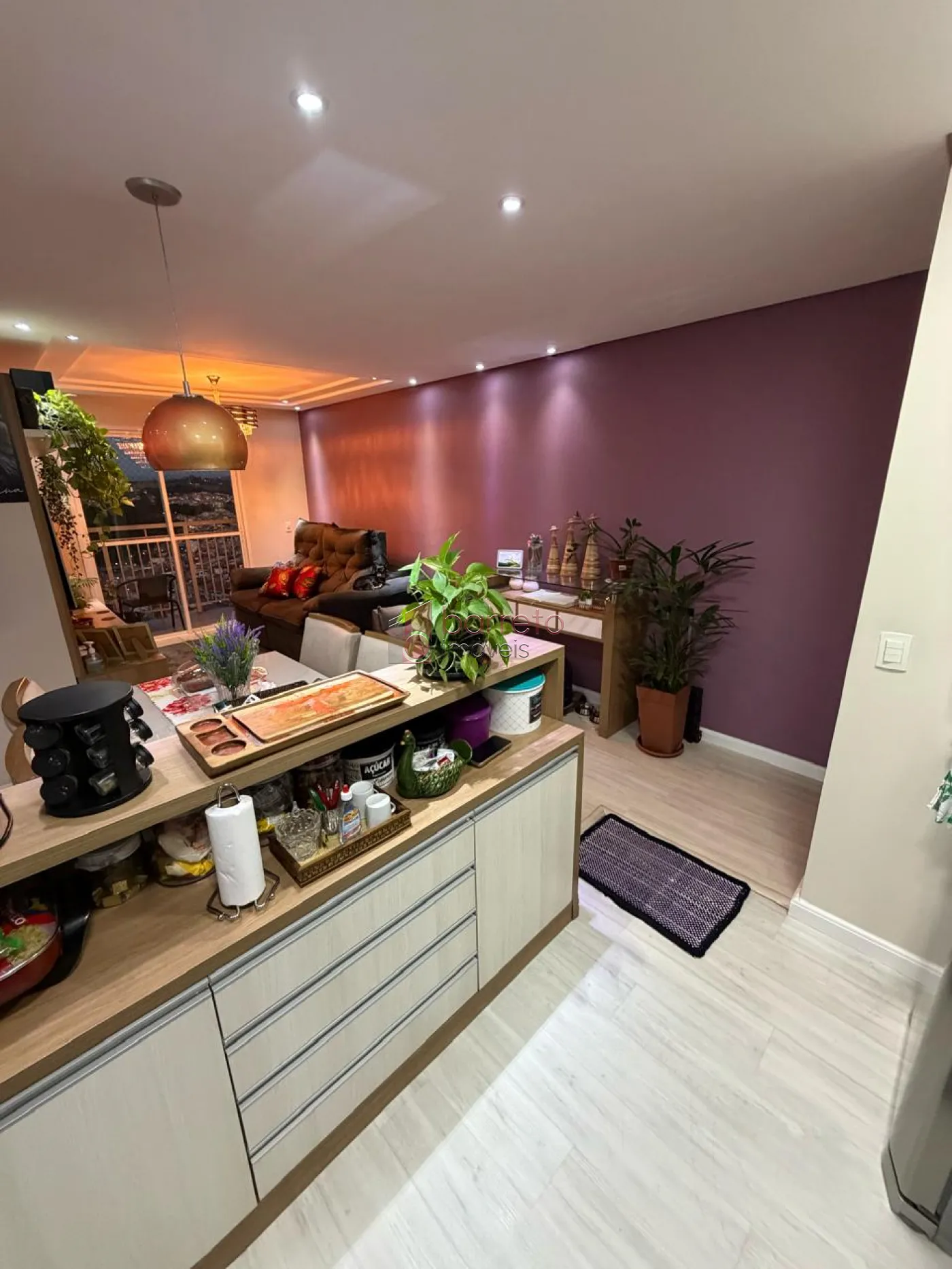 APARTAMENTO MOBILIADO À VENDA NO CONDOMÍNIO MORADA DOS PINHEIROS EM VÁRZEA PAULISTA/SP
