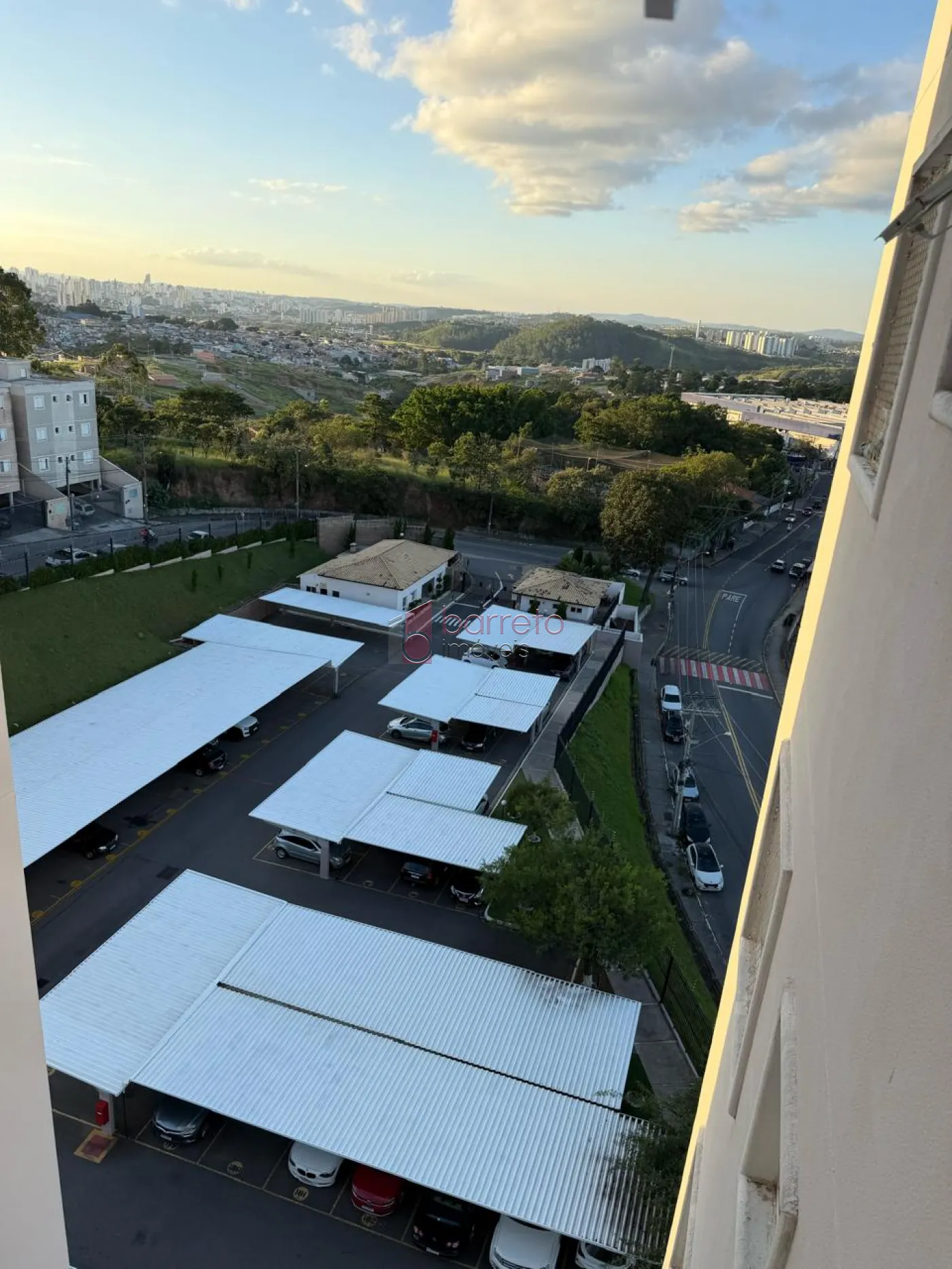 APARTAMENTO MOBILIADO À VENDA NO CONDOMÍNIO MORADA DOS PINHEIROS EM VÁRZEA PAULISTA/SP