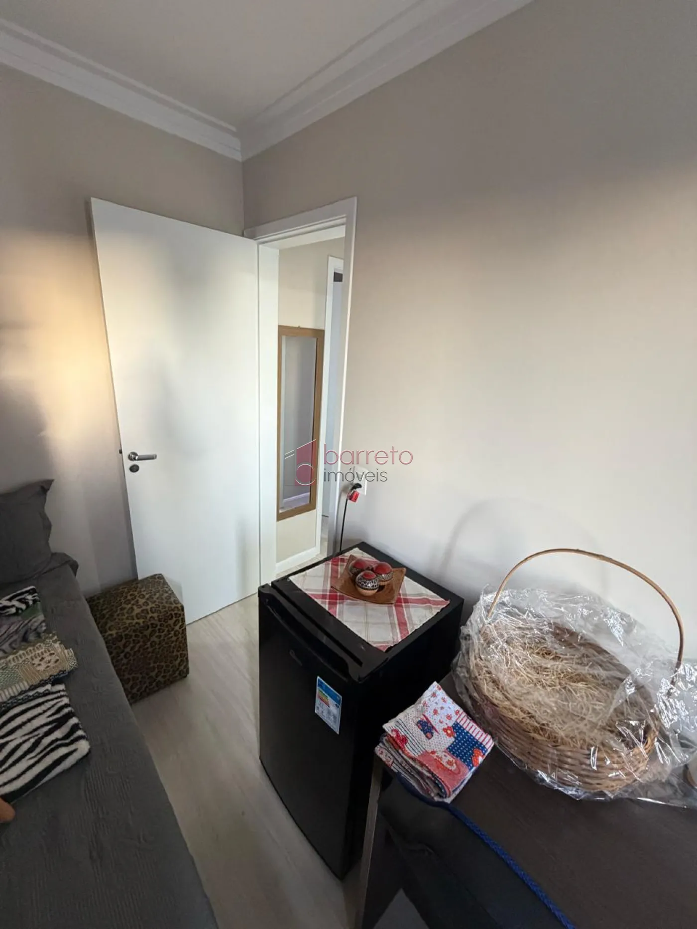 APARTAMENTO MOBILIADO À VENDA NO CONDOMÍNIO MORADA DOS PINHEIROS EM VÁRZEA PAULISTA/SP