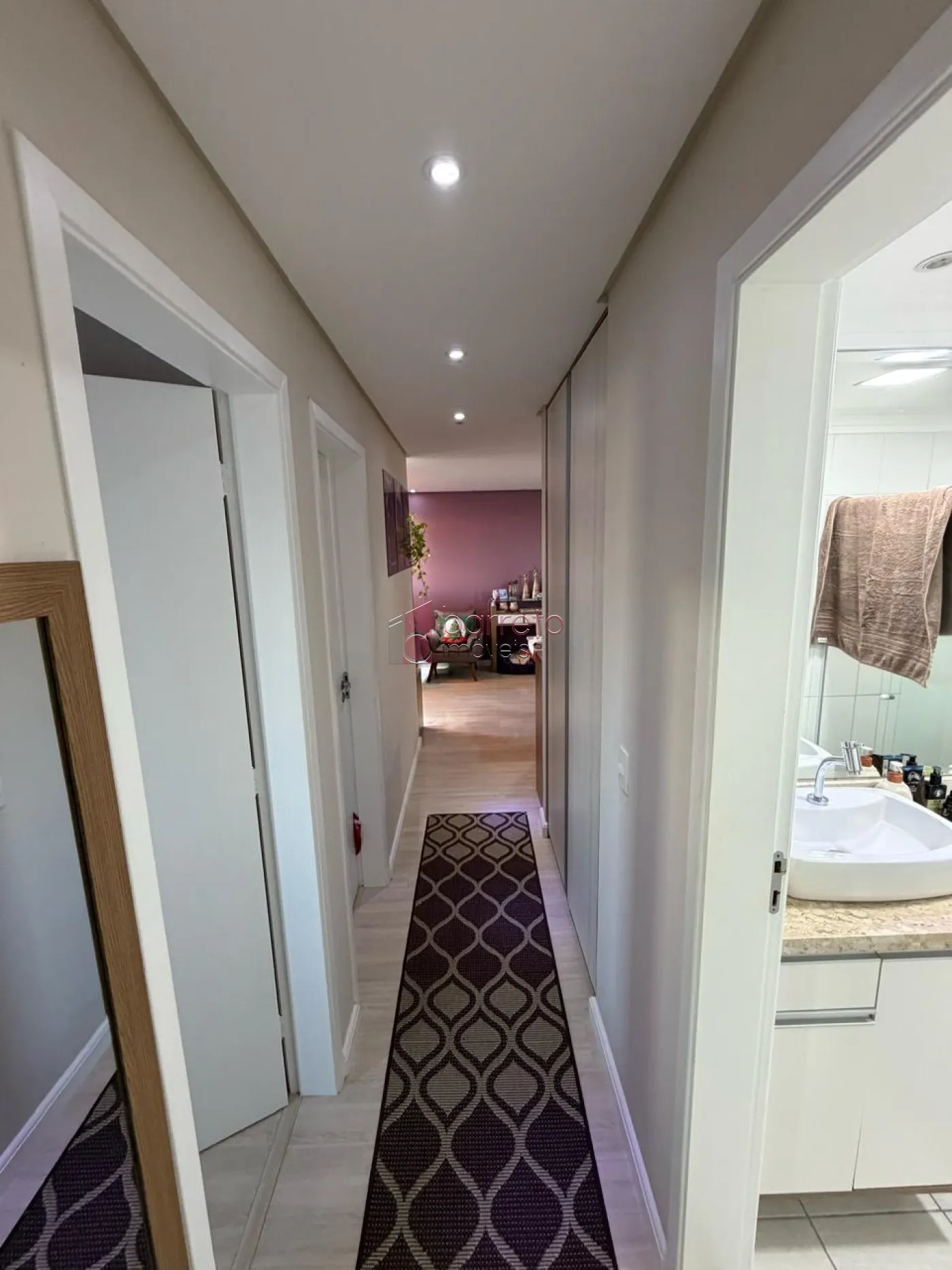 APARTAMENTO MOBILIADO À VENDA NO CONDOMÍNIO MORADA DOS PINHEIROS EM VÁRZEA PAULISTA/SP