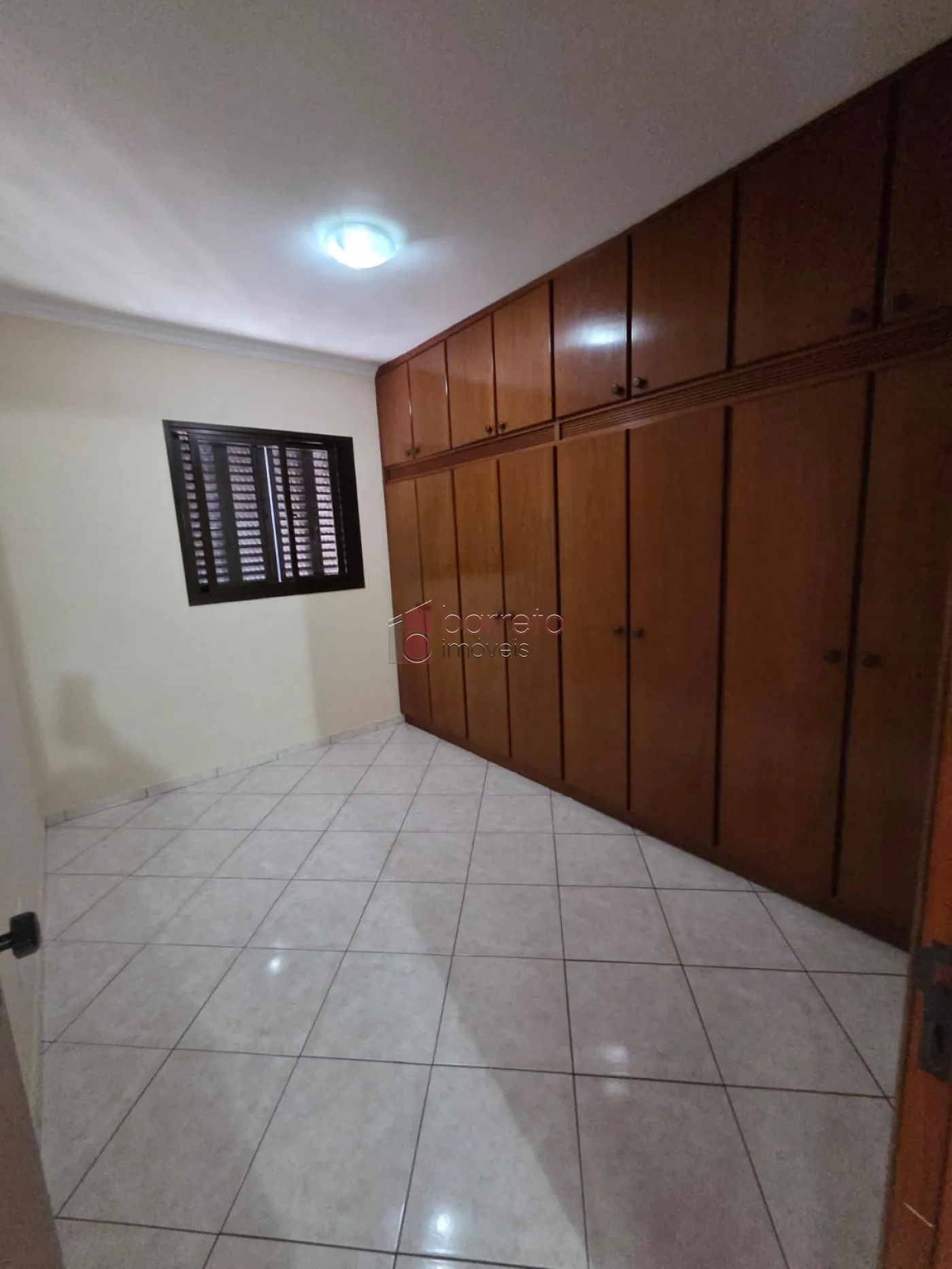 APARTAMENTO PARA LOCAÇÃO NO EDIFÍCIO ITAPUÃ NO CENTRO – JUNDIAÍ/SP