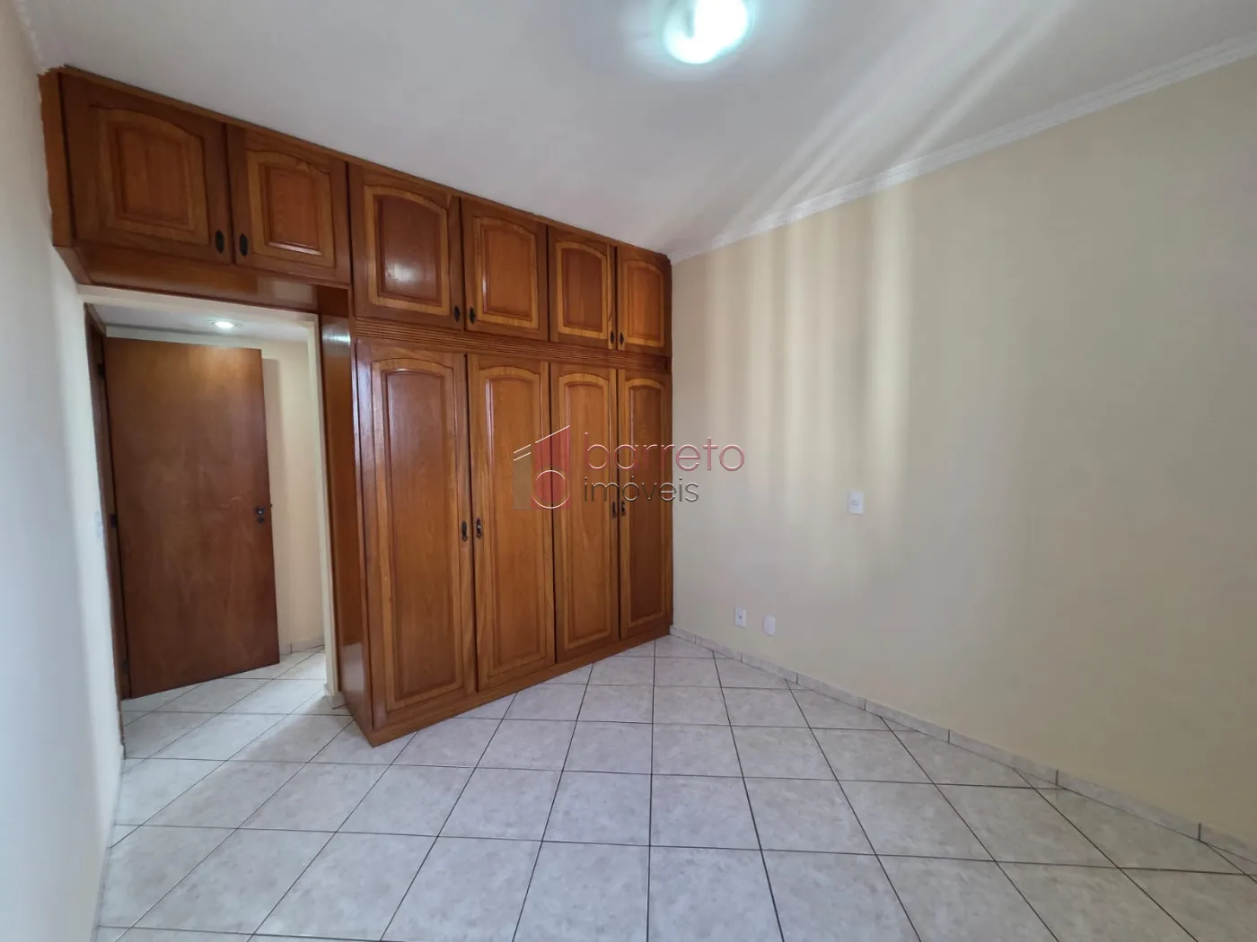 APARTAMENTO PARA LOCAÇÃO NO EDIFÍCIO ITAPUÃ NO CENTRO – JUNDIAÍ/SP