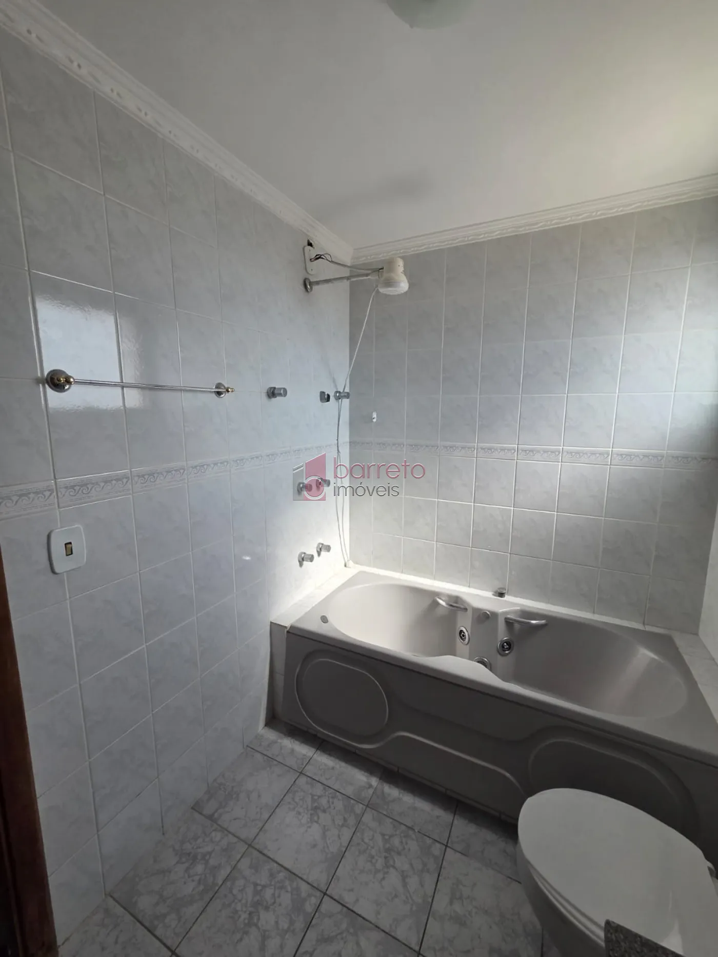 APARTAMENTO PARA LOCAÇÃO NO EDIFÍCIO ITAPUÃ NO CENTRO – JUNDIAÍ/SP