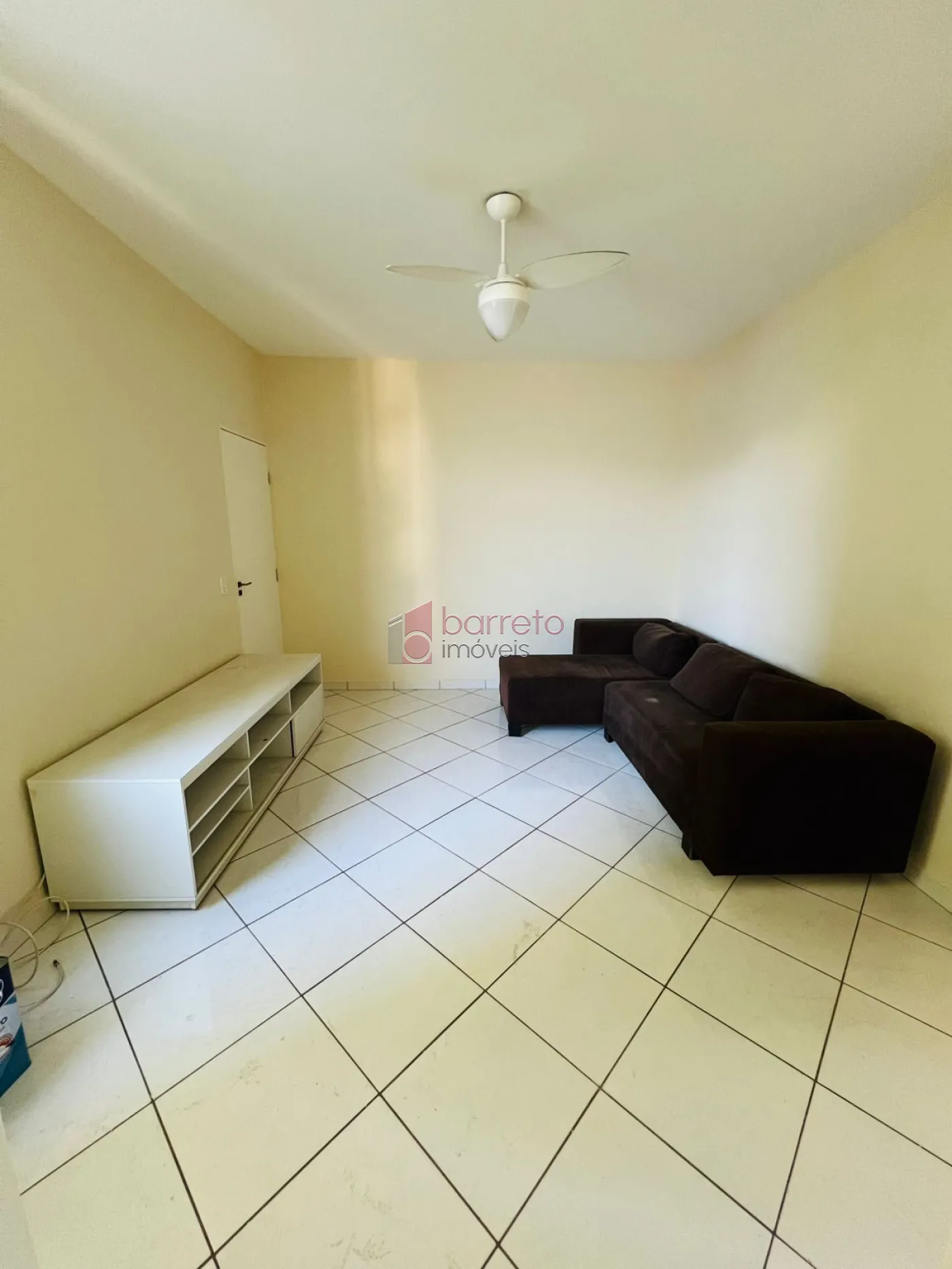 APARTAMENTO SEMI MOBILIADO PARA LOCAÇÃO E VENDA NO CONDOMÍNIO CHÁCARA DAS FLORES II – JUNDIAÍ/SP