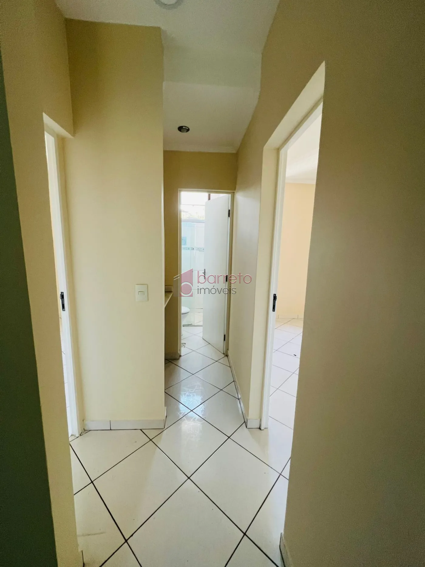APARTAMENTO SEMI MOBILIADO PARA LOCAÇÃO E VENDA NO CONDOMÍNIO CHÁCARA DAS FLORES II – JUNDIAÍ/SP