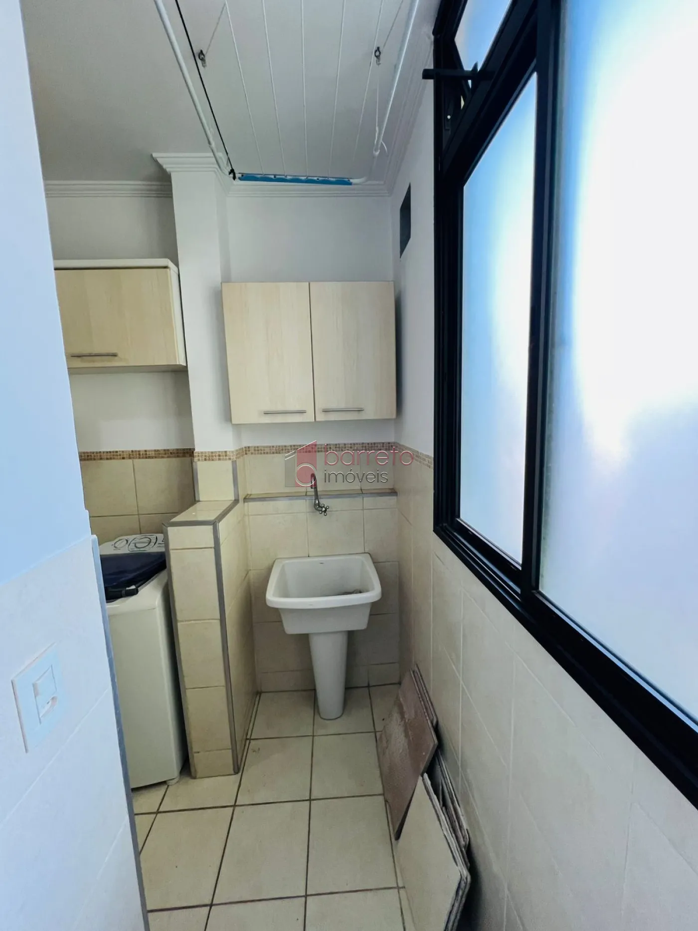 APARTAMENTO SEMI MOBILIADO PARA LOCAÇÃO E VENDA NO CONDOMÍNIO CHÁCARA DAS FLORES II – JUNDIAÍ/SP