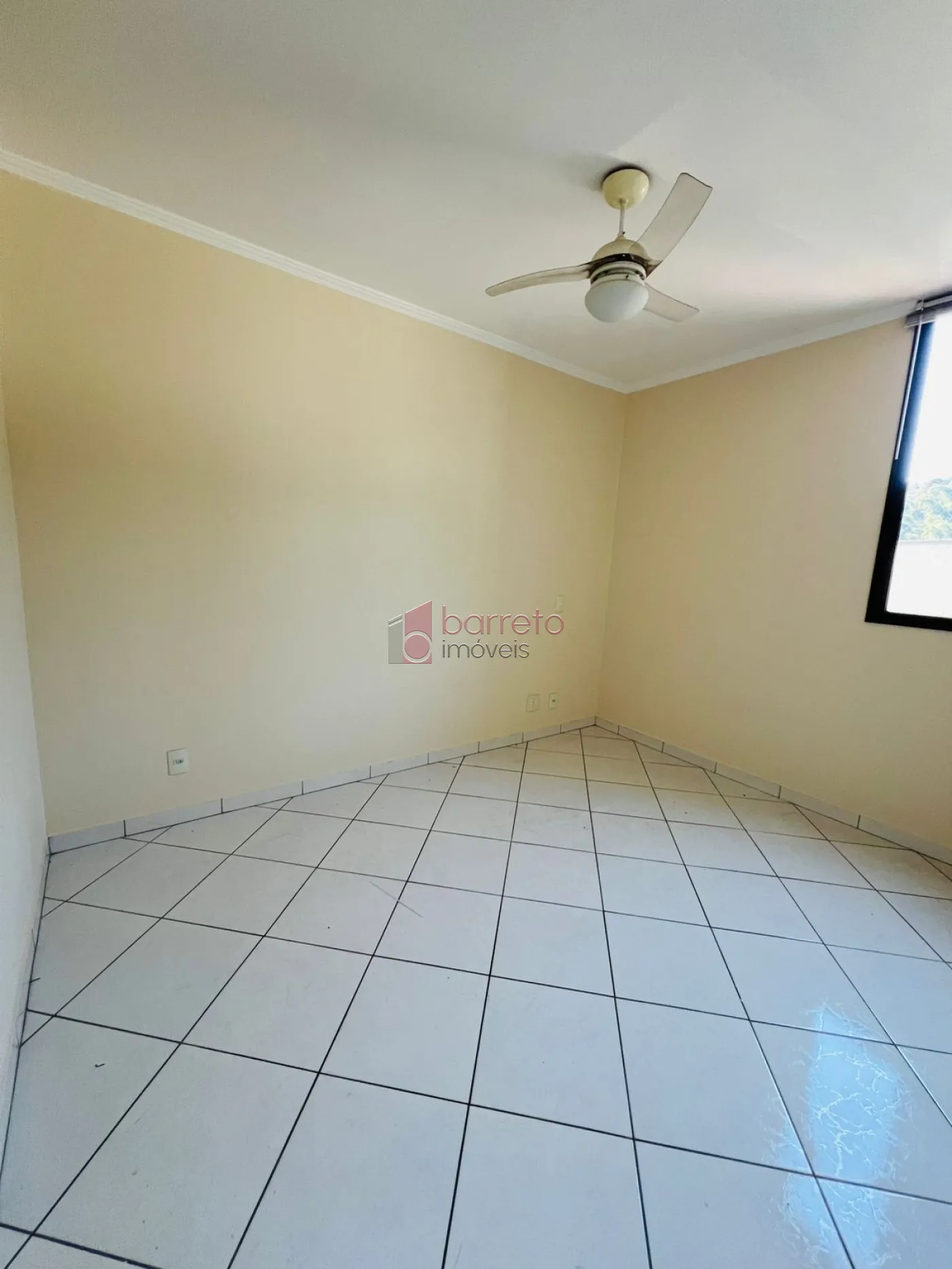 APARTAMENTO SEMI MOBILIADO PARA LOCAÇÃO E VENDA NO CONDOMÍNIO CHÁCARA DAS FLORES II – JUNDIAÍ/SP