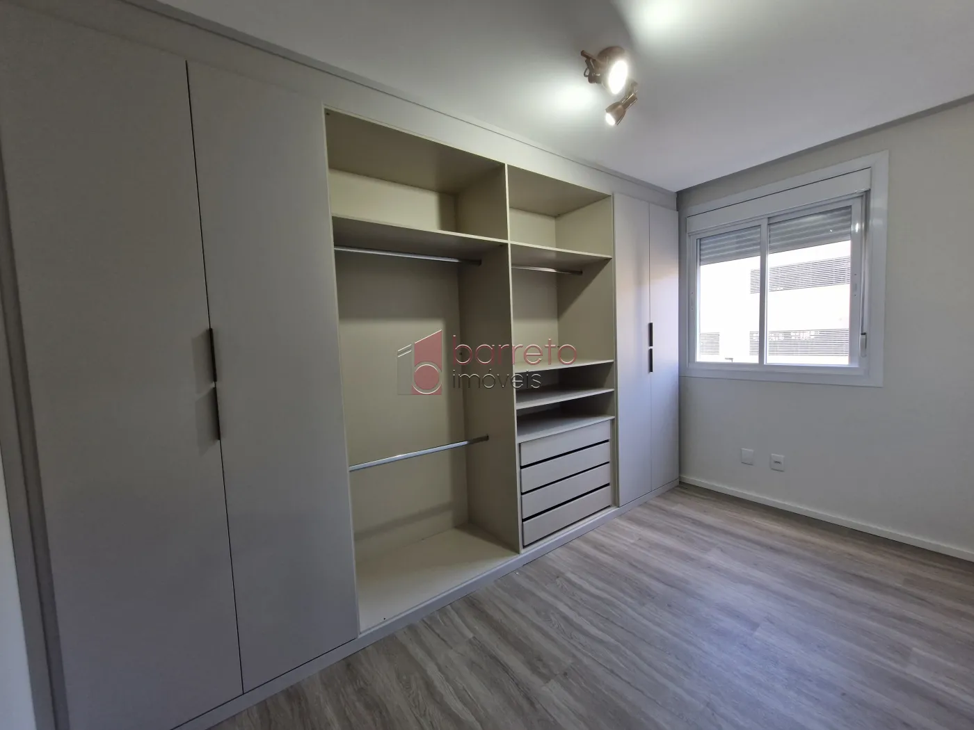 APARTAMENTO SEMI MOBILIADO PARA LOCAÇÃO NO CONDOMÍNIO MAXX SANTA ANGELA – JUNDIAÍ/SP