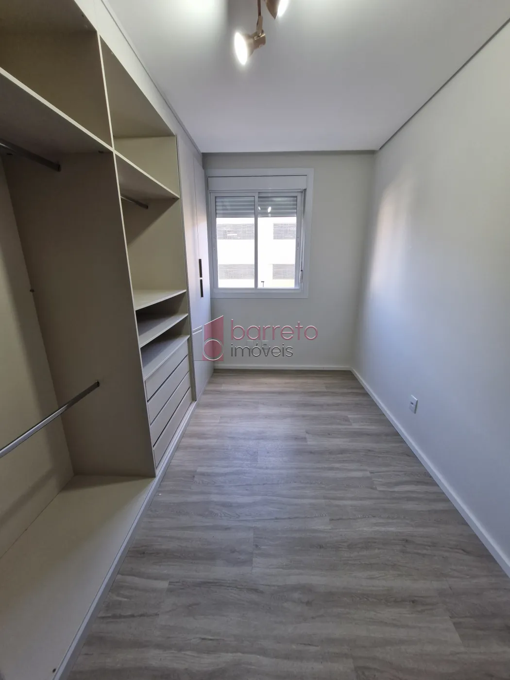 APARTAMENTO SEMI MOBILIADO PARA LOCAÇÃO NO CONDOMÍNIO MAXX SANTA ANGELA – JUNDIAÍ/SP