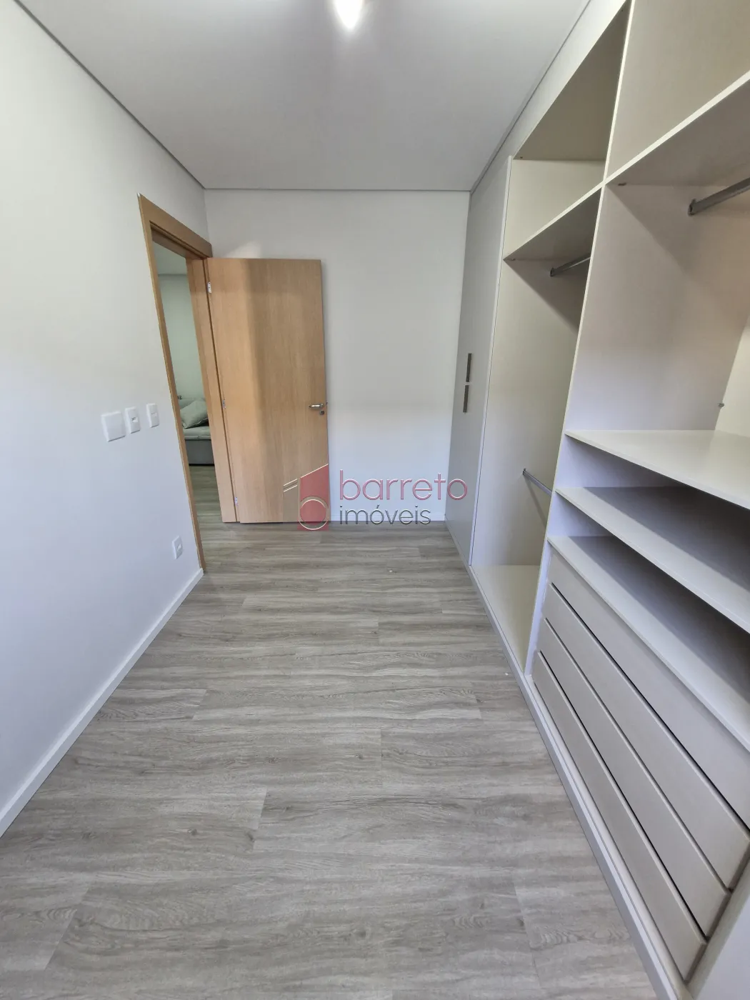 APARTAMENTO SEMI MOBILIADO PARA LOCAÇÃO NO CONDOMÍNIO MAXX SANTA ANGELA – JUNDIAÍ/SP
