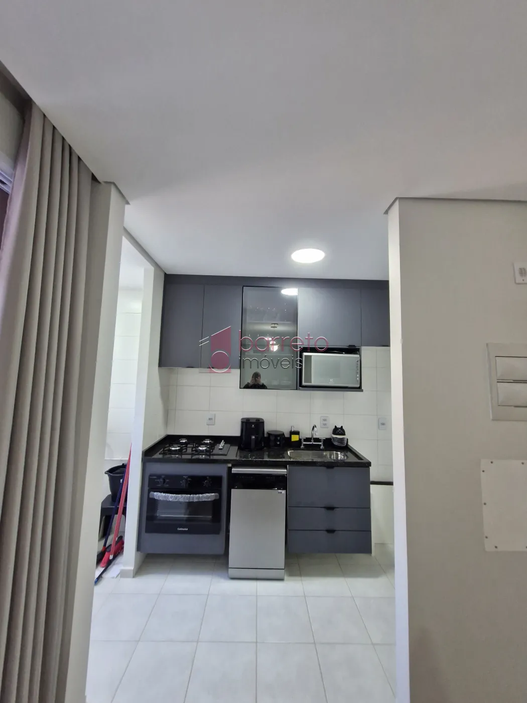 APARTAMENTO SEMI MOBILIADO PARA LOCAÇÃO NO CONDOMÍNIO MAXX SANTA ANGELA – JUNDIAÍ/SP