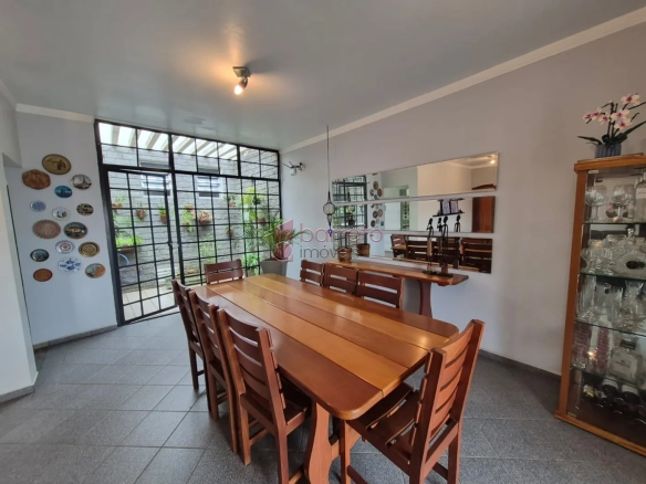 CASA COM  03 DORMITÓRIOS À VENDA NO BAIRRO JARDIM DA FONTE EM JUNDIAÍ/SP