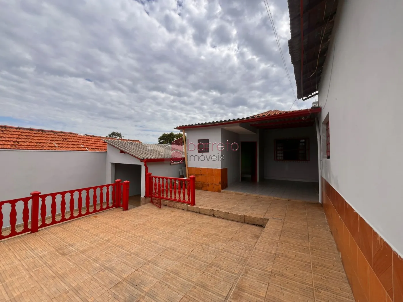 CASA COM SALÃO À VENDA NO JARDIM MARTINS EM JUNDIAÍ/SP