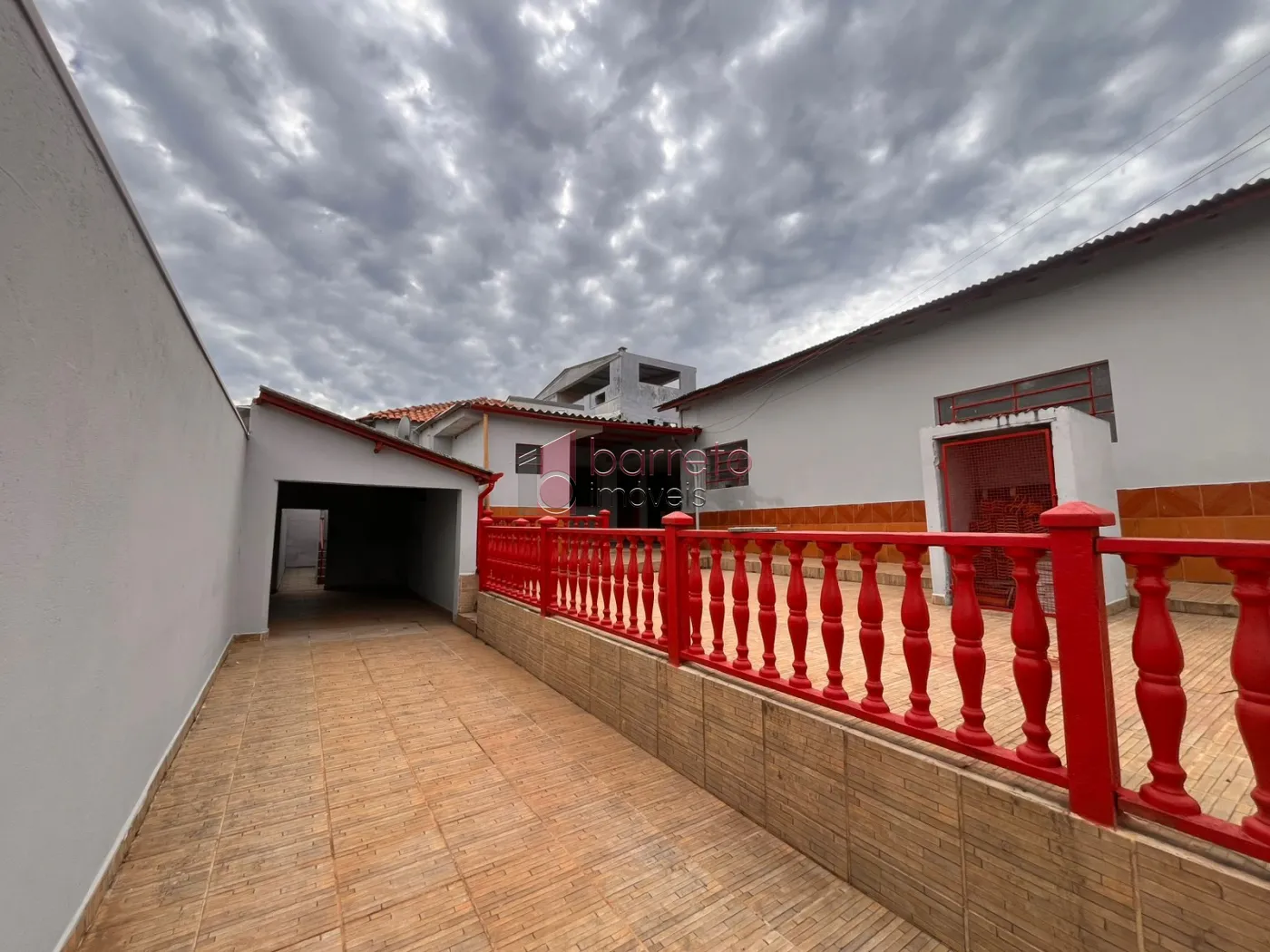 CASA COM SALÃO À VENDA NO JARDIM MARTINS EM JUNDIAÍ/SP